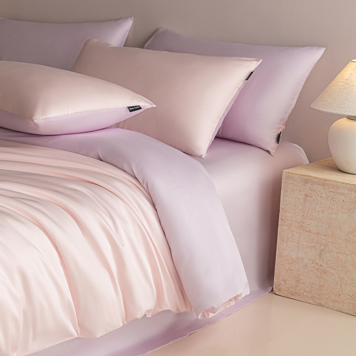 91家纺网 家纺一手货源 找家纺 卧趣家纺 2026新款A类轻奢双拼100Pro高支贡缎长绒棉全棉纯棉四件套 珊瑚粉+香芋紫