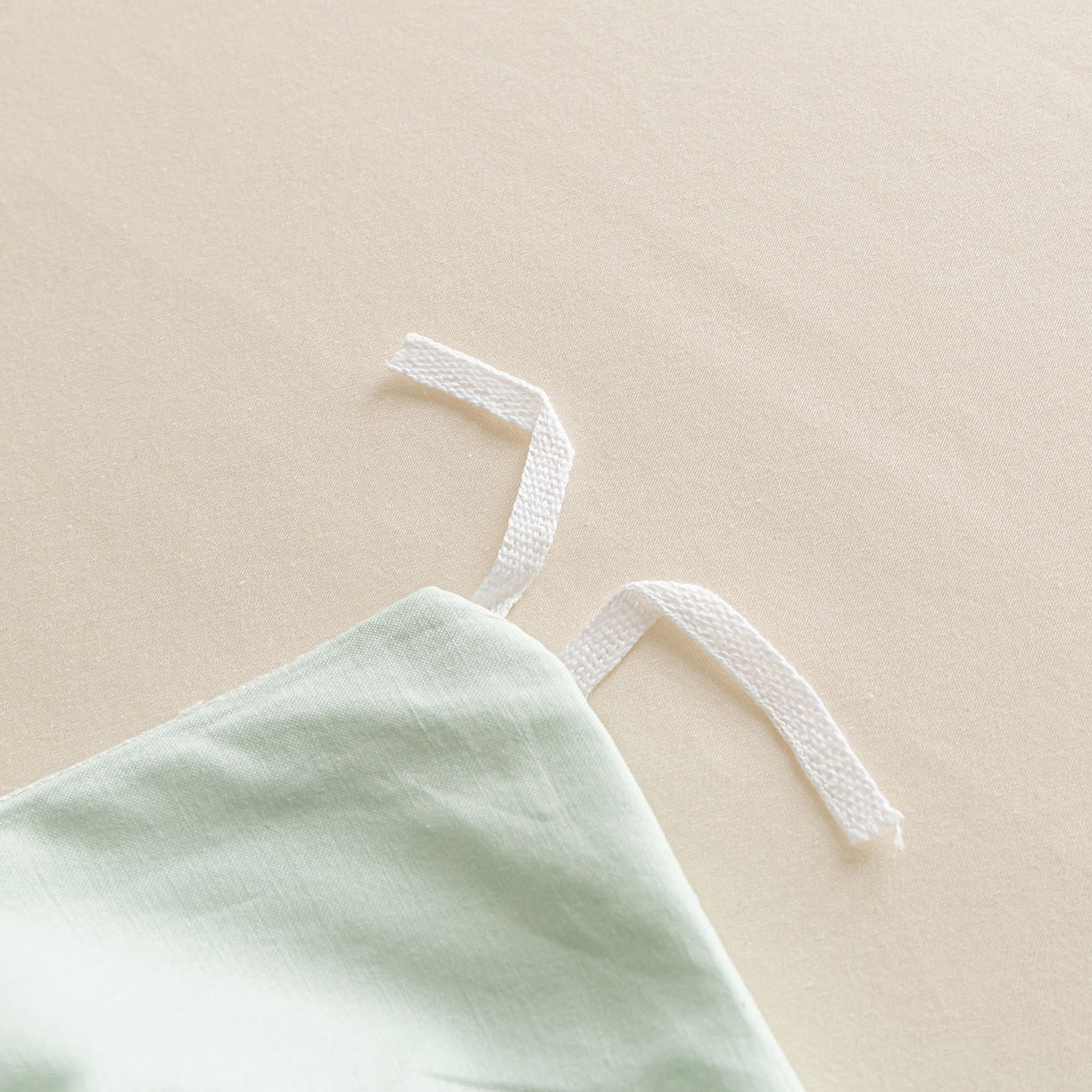 91家纺网 家纺一手货源 找家纺 卧趣家纺 2026新款A类轻奢双拼100Pro高支贡缎长绒棉全棉纯棉四件套 青柠绿+流苏白