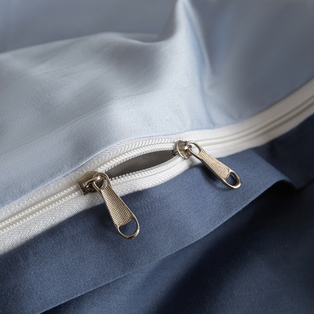 91家纺网 家纺一手货源 找家纺 卧趣家纺 2026新款A类轻奢双拼100Pro高支贡缎长绒棉全棉纯棉四件套 冰川蓝+天青蓝