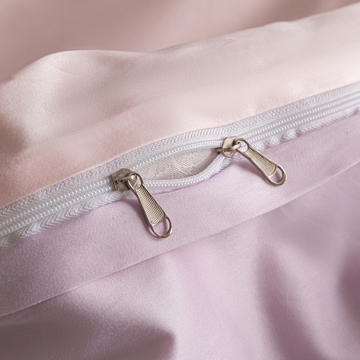 91家纺网 家纺一手货源 找家纺 卧趣家纺 2026新款A类轻奢双拼100Pro高支贡缎长绒棉全棉纯棉四件套 珊瑚粉+香芋紫