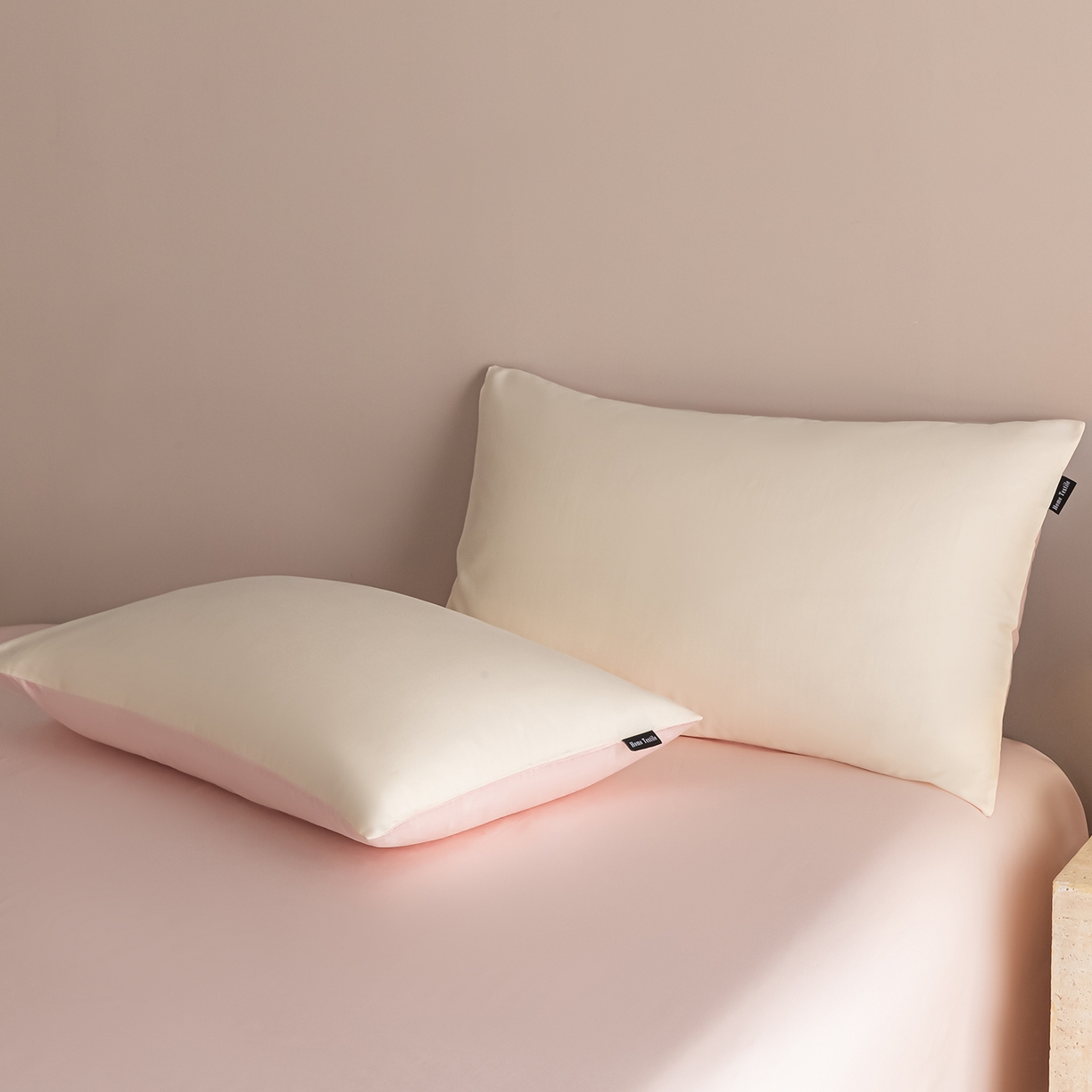 91家纺网 家纺一手货源 找家纺 卧趣家纺 2026新款A类轻奢双拼100Pro高支贡缎长绒棉全棉纯棉四件套 流苏白+珊瑚粉