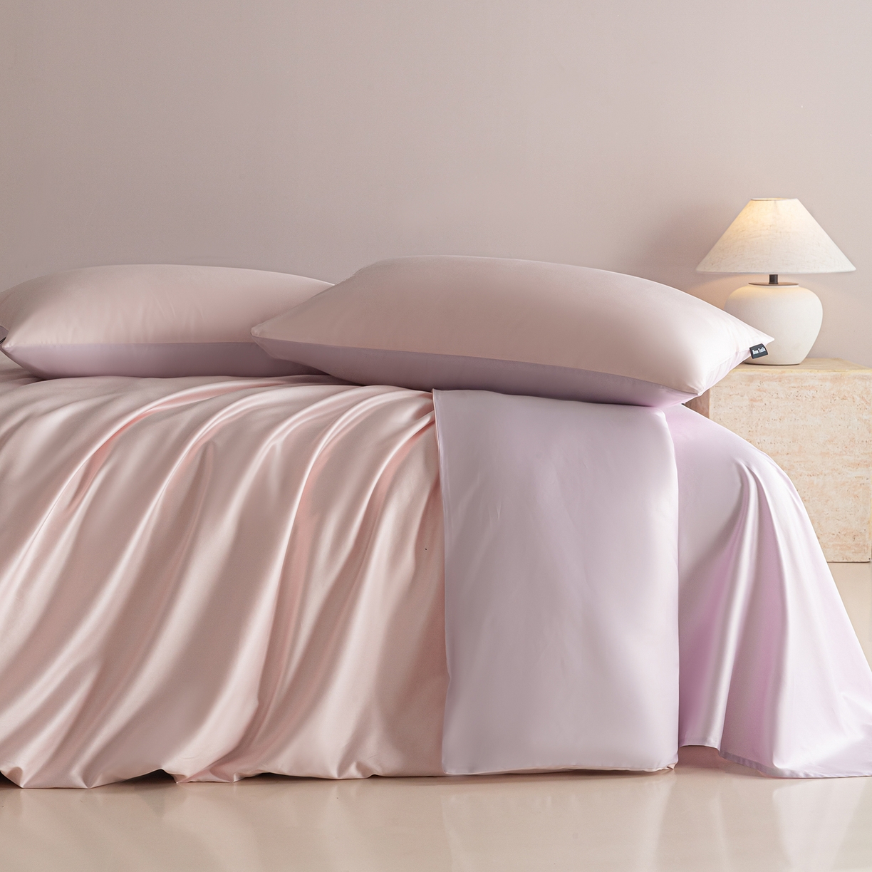 91家纺网 家纺一手货源 找家纺 卧趣家纺 2026新款A类轻奢双拼100Pro高支贡缎长绒棉全棉纯棉四件套 珊瑚粉+香芋紫