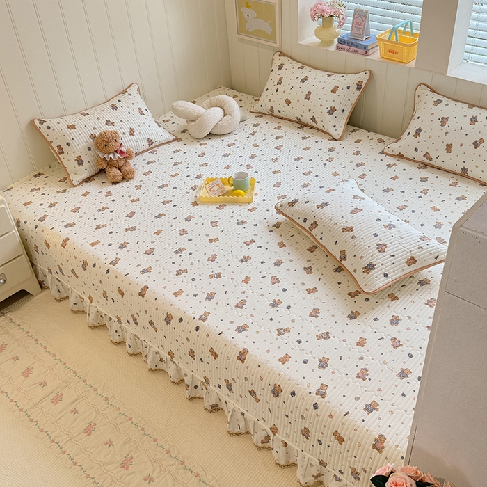 91家纺网 家纺一手货源 找家纺 美达家纺 2026新款密道款夹棉全棉防滑榻榻米 抱抱熊