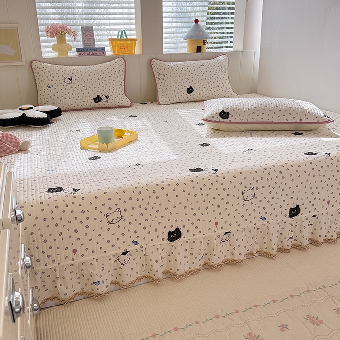 91家纺网 家纺一手货源 找家纺 美达家纺 2026新款密道款夹棉全棉防滑榻榻米 粉红顽皮猫