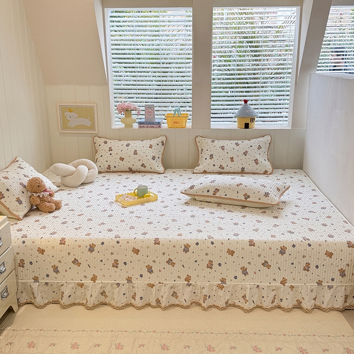 91家纺网 家纺一手货源 找家纺 美达家纺 2026新款密道款夹棉全棉防滑榻榻米 抱抱熊