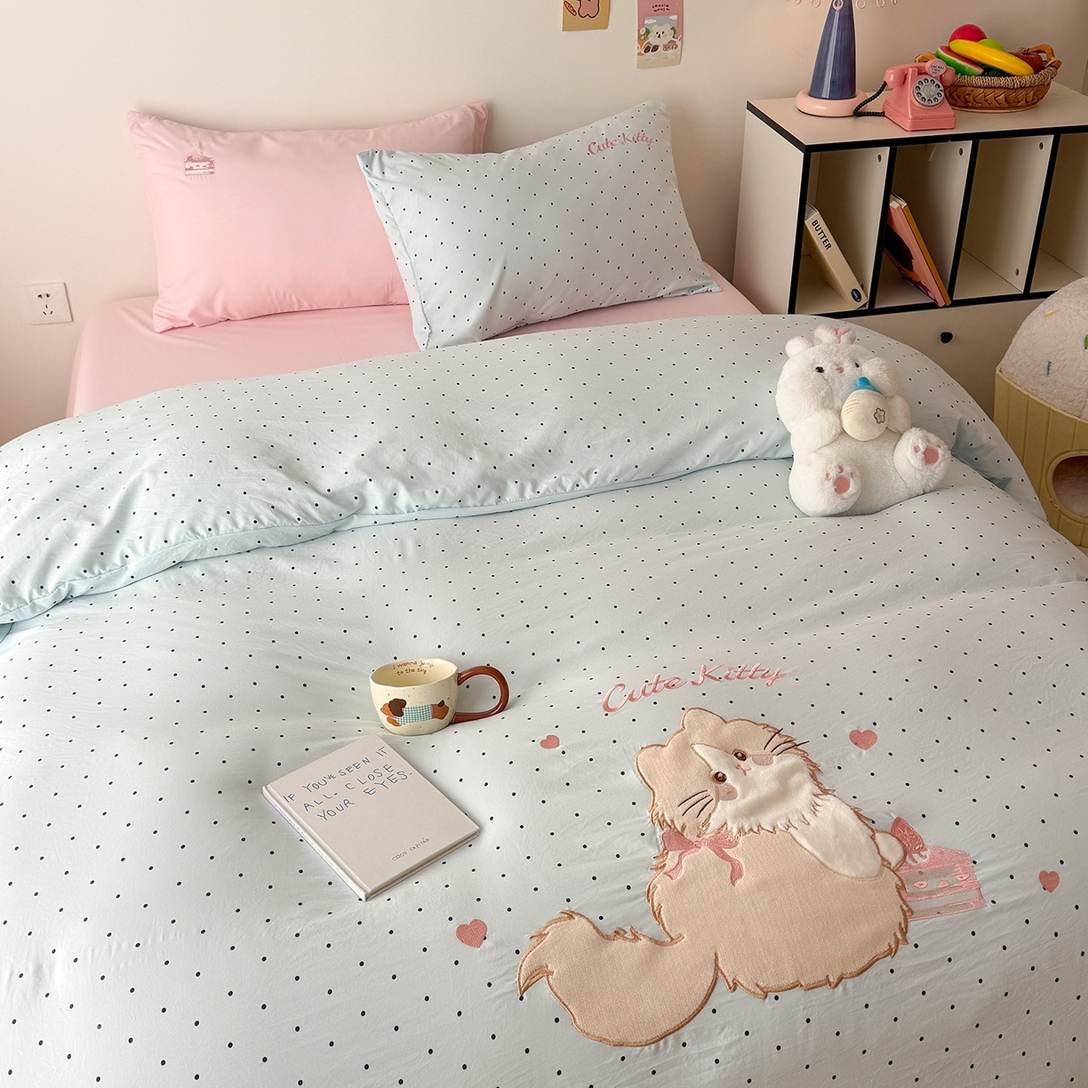 91家纺网 家纺一手货源 找家纺 吾欢心 2026春夏新款水洗棉可爱卡通贴布绣花四件套夏被四件套 蛋糕猫酱