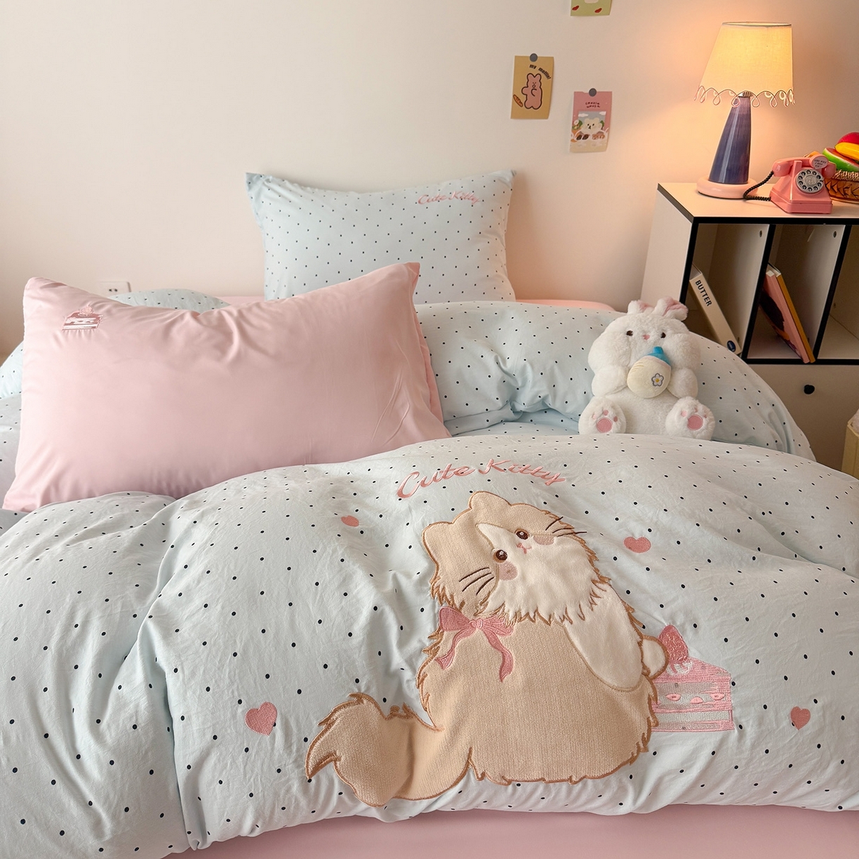 91家纺网 家纺一手货源 找家纺 吾欢心 2026春夏新款水洗棉可爱卡通贴布绣花四件套夏被四件套 蛋糕猫酱