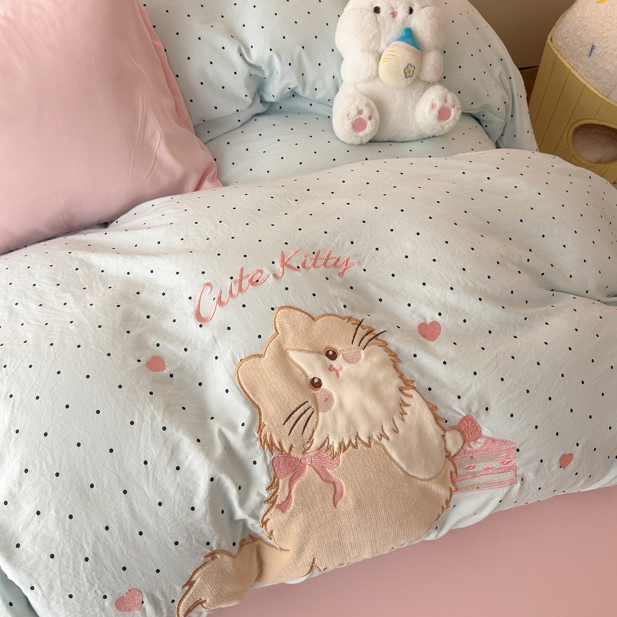 91家纺网 家纺一手货源 找家纺 吾欢心 2026春夏新款水洗棉可爱卡通贴布绣花四件套夏被四件套 蛋糕猫酱