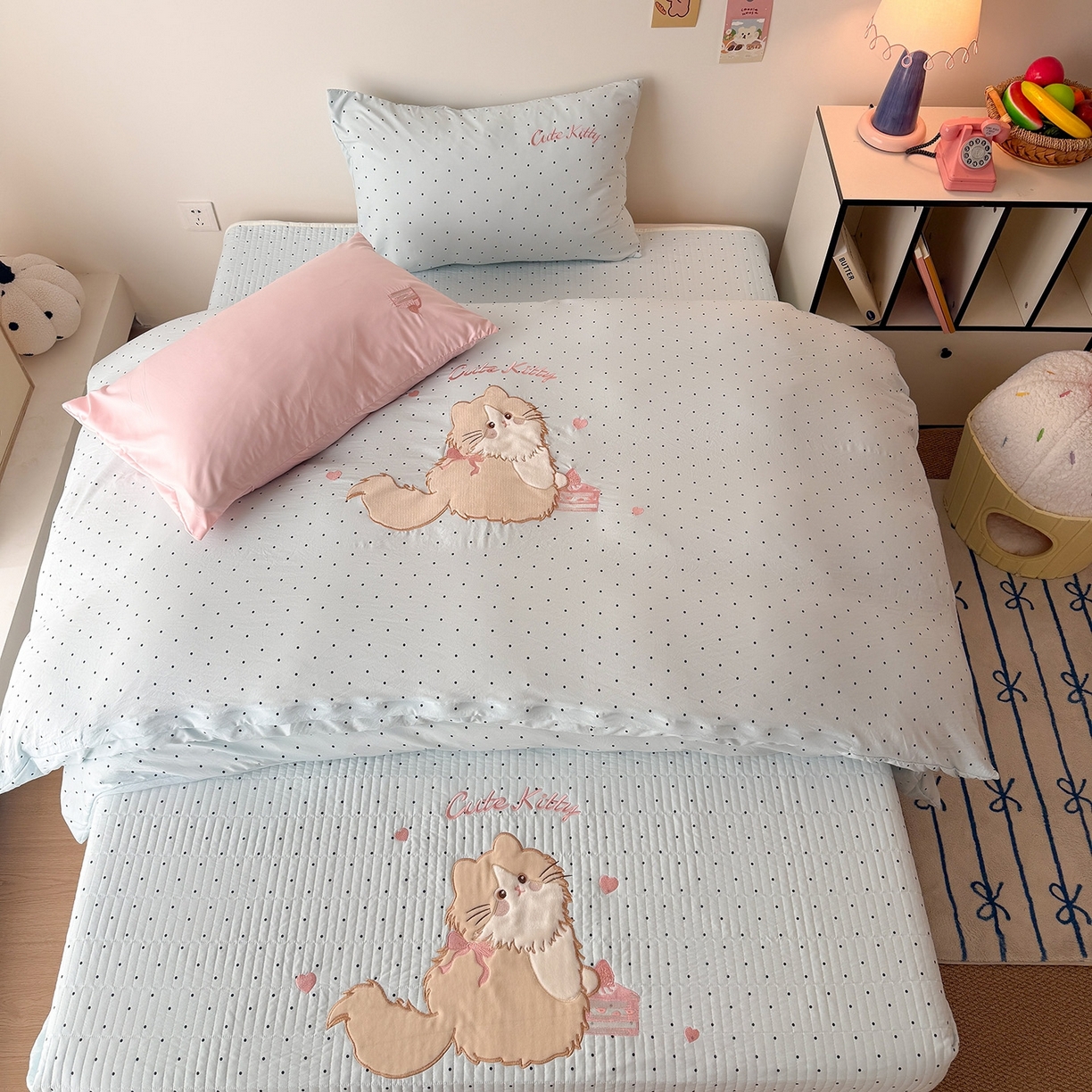 91家纺网 家纺一手货源 找家纺 吾欢心 2026春夏新款水洗棉可爱卡通贴布绣花四件套夏被四件套 蛋糕猫酱