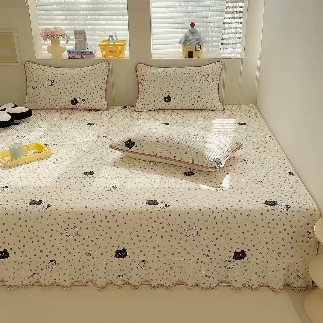 91家纺网 家纺一手货源 找家纺 美达家纺 2026新款密道款夹棉全棉防滑榻榻米 粉红顽皮猫