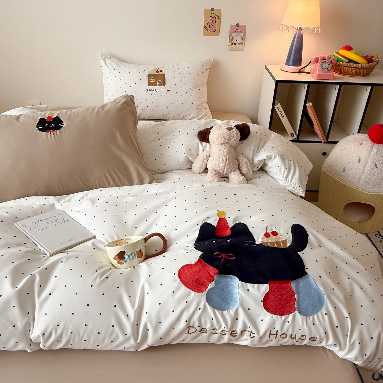 91家纺网 家纺一手货源 找家纺 吾欢心 2026春夏新款水洗棉可爱卡通贴布绣花四件套夏被四件套 搞怪猫咪