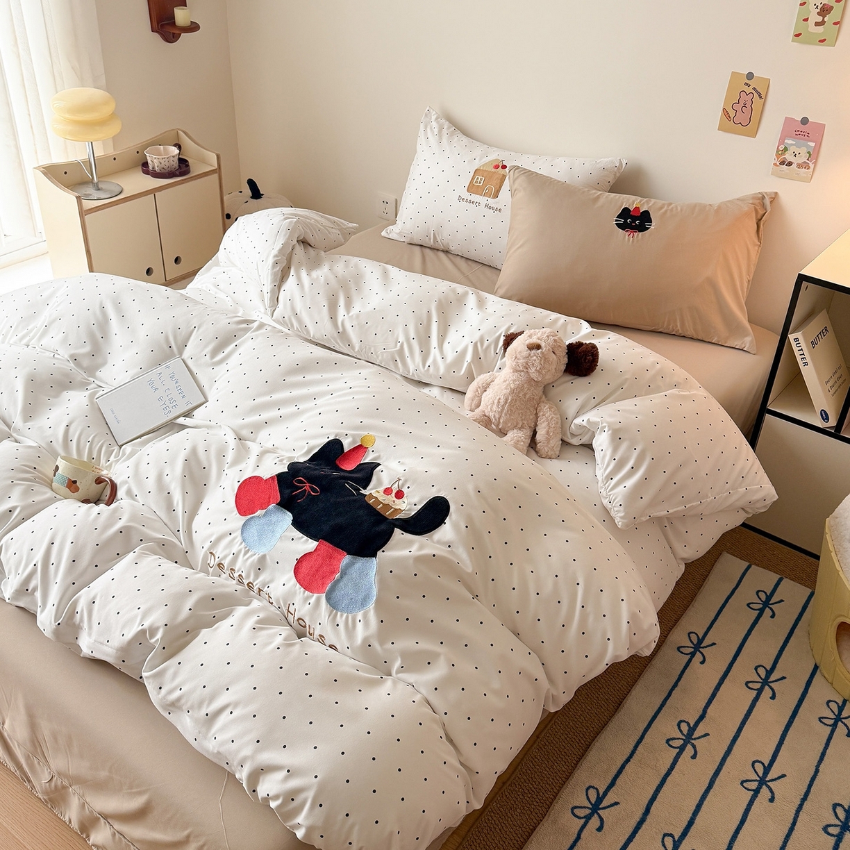 91家纺网 家纺一手货源 找家纺 吾欢心 2026春夏新款水洗棉可爱卡通贴布绣花四件套夏被四件套 搞怪猫咪