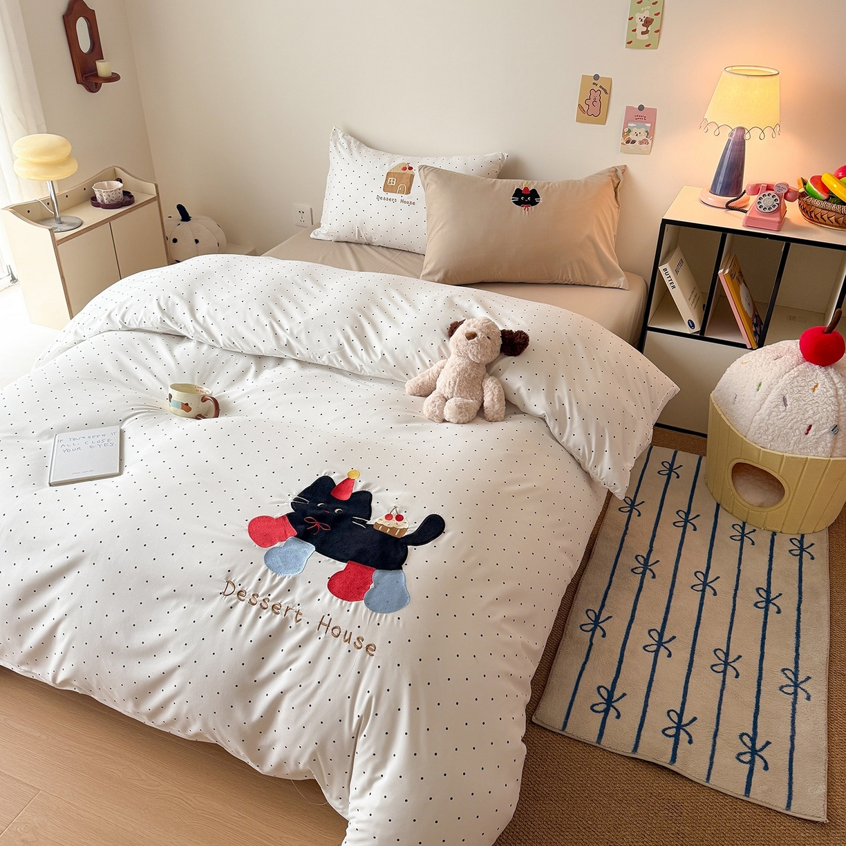 91家纺网 家纺一手货源 找家纺 吾欢心 2026春夏新款水洗棉可爱卡通贴布绣花四件套夏被四件套 搞怪猫咪