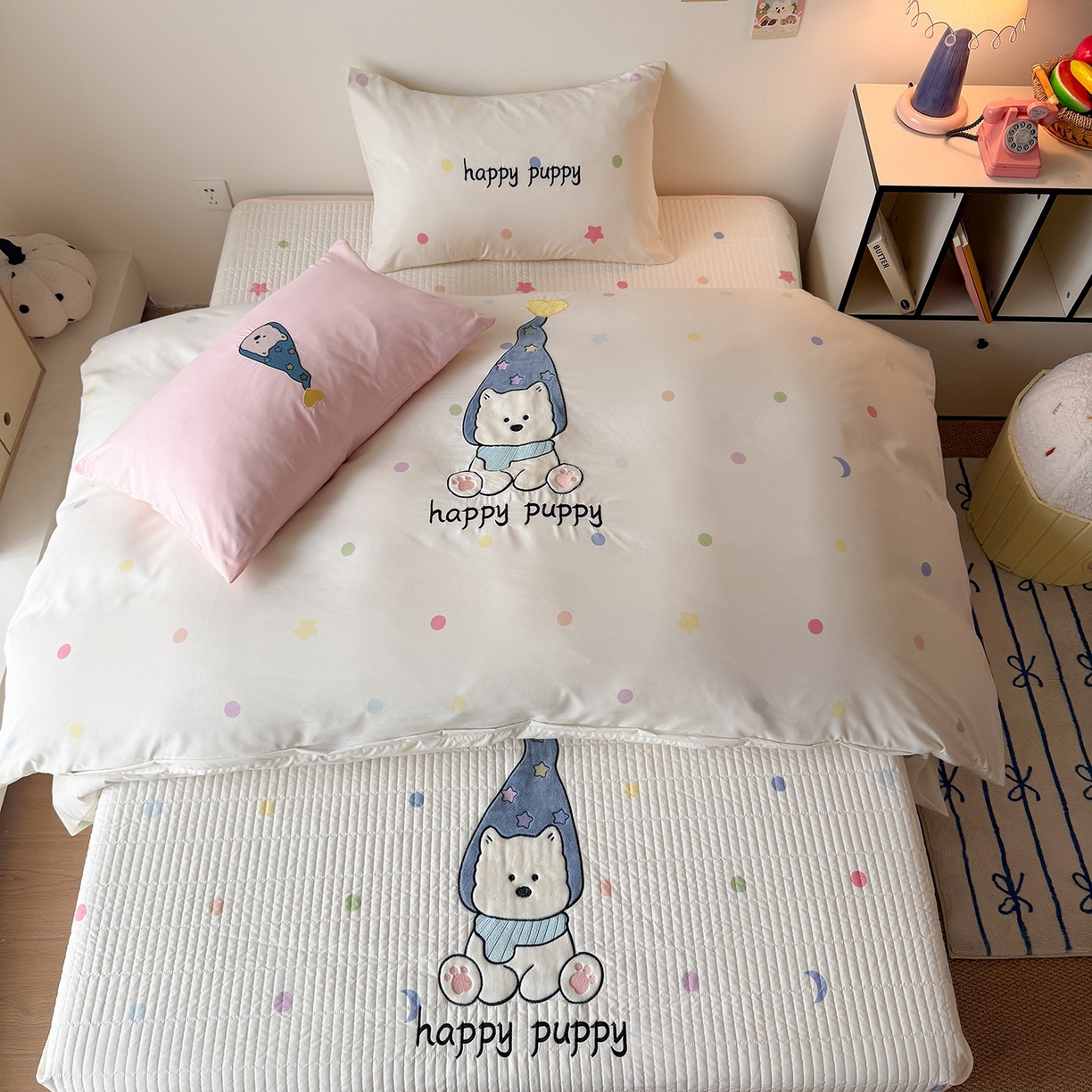 91家纺网 家纺一手货源 找家纺 吾欢心 2026春夏新款水洗棉可爱卡通贴布绣花四件套夏被四件套 开心露比