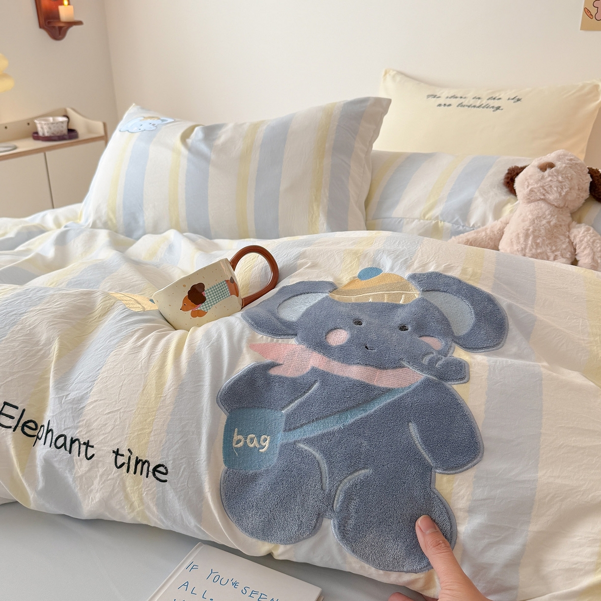 91家纺网 家纺一手货源 找家纺 吾欢心 2026春夏新款水洗棉可爱卡通贴布绣花四件套夏被四件套 萌萌小象