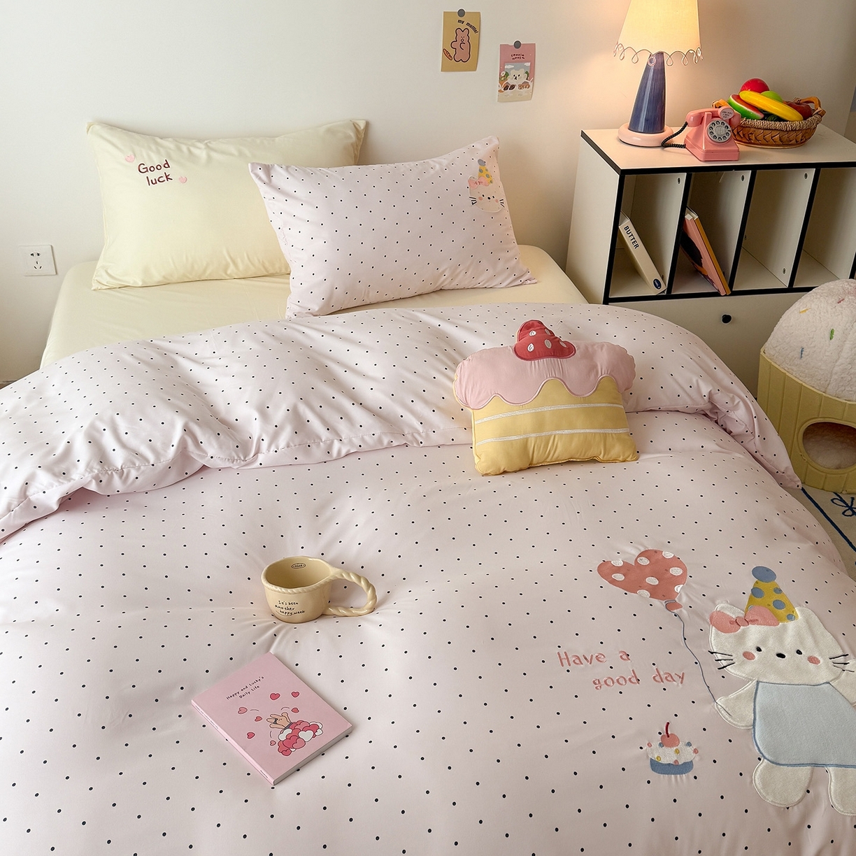 91家纺网 家纺一手货源 找家纺 吾欢心 2026春夏新款水洗棉可爱卡通贴布绣花四件套夏被四件套 气球猫咪