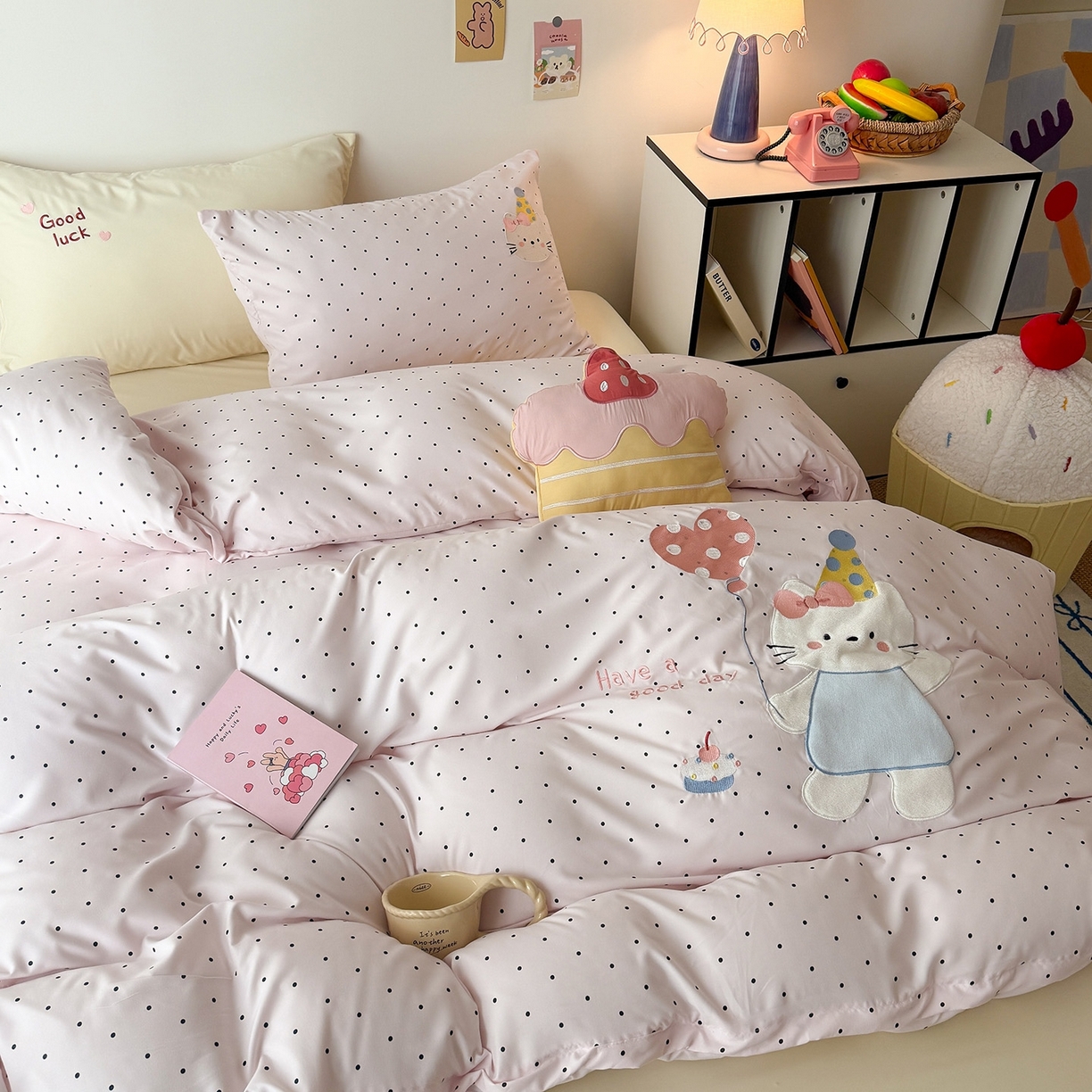 91家纺网 家纺一手货源 找家纺 吾欢心 2026春夏新款水洗棉可爱卡通贴布绣花四件套夏被四件套 气球猫咪