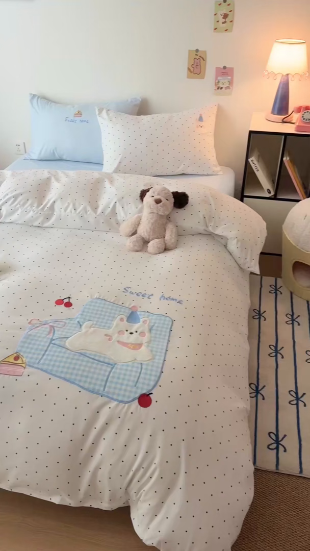 91家纺网 家纺一手货源 找家纺 吾欢心 2026春夏新款水洗棉可爱卡通贴布绣花四件套夏被四件套 沙发狗