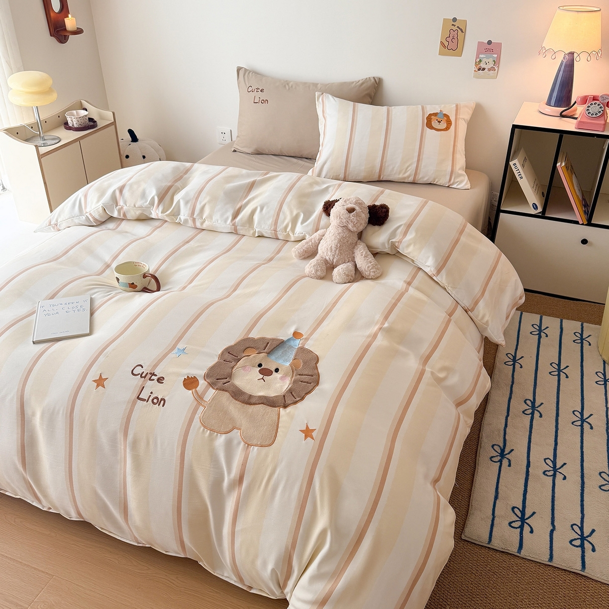 91家纺网 家纺一手货源 找家纺 吾欢心 2026春夏新款水洗棉可爱卡通贴布绣花四件套夏被四件套 小狮子