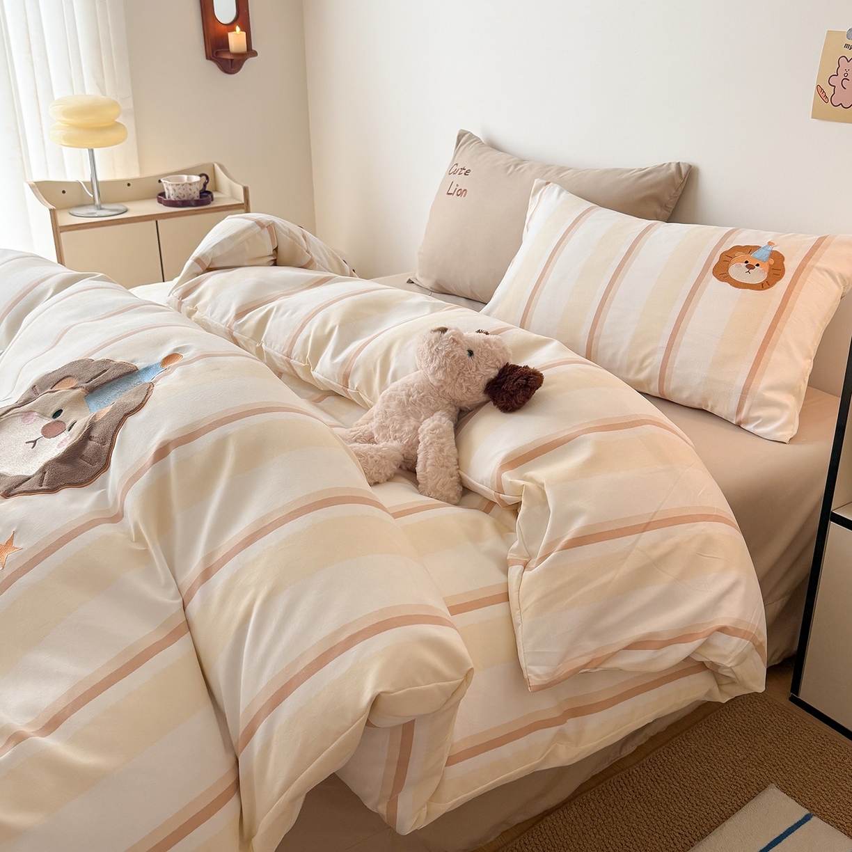 91家纺网 家纺一手货源 找家纺 吾欢心 2026春夏新款水洗棉可爱卡通贴布绣花四件套夏被四件套 小狮子