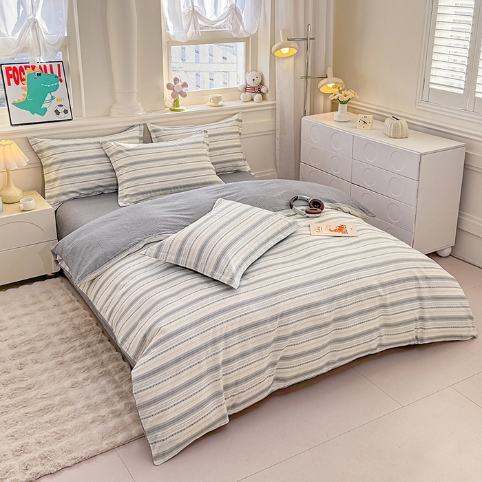 91家纺网 家纺一手货源 找家纺 佑金甜 2026新款精梳全棉印花四件套 雾感条纹