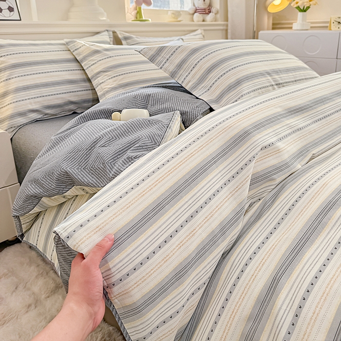 91家纺网 家纺一手货源 找家纺 佑金甜 2026新款精梳全棉印花四件套 雾感条纹