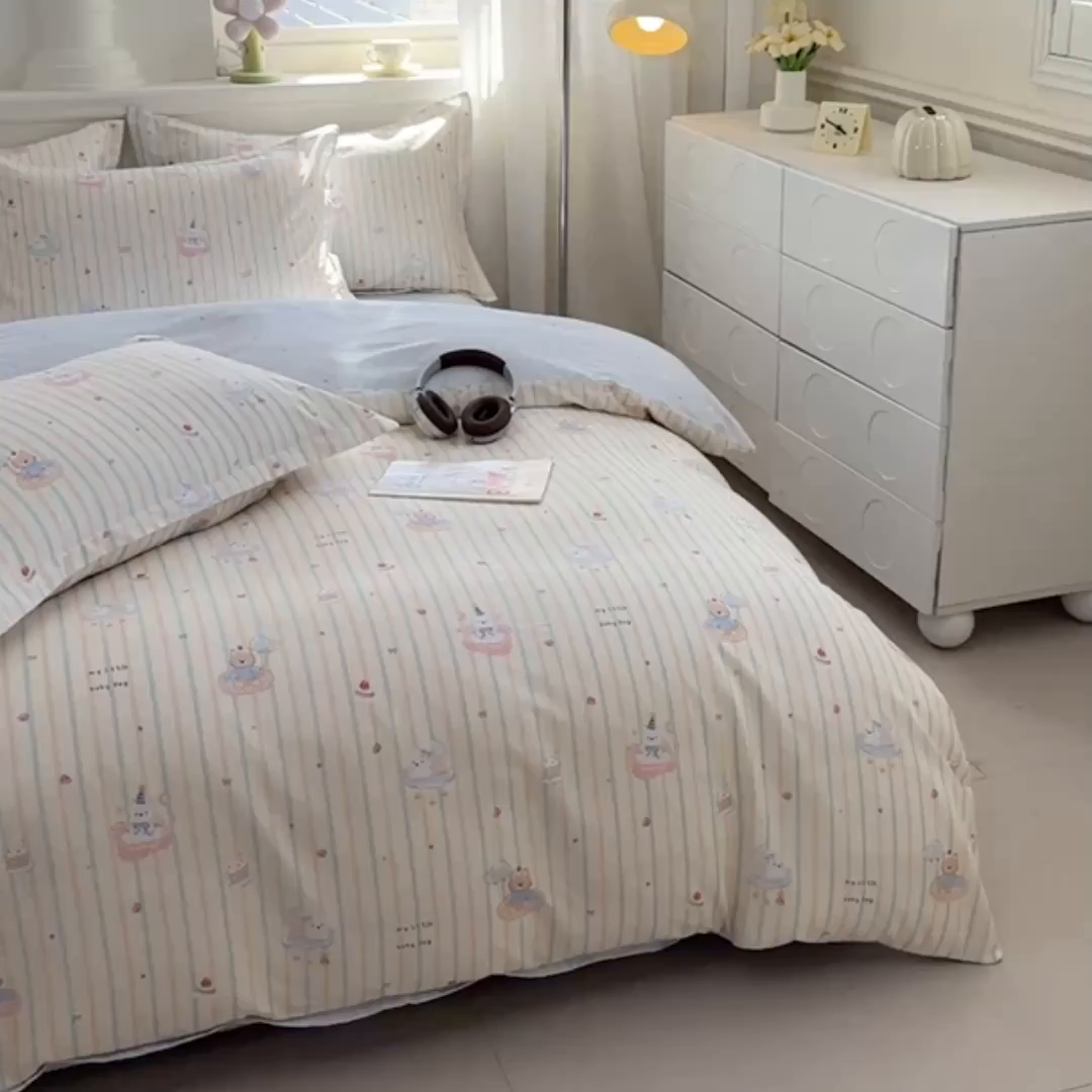 91家纺网 家纺一手货源 找家纺 佑金甜 2026新款精梳全棉印花四件套 小熊派对