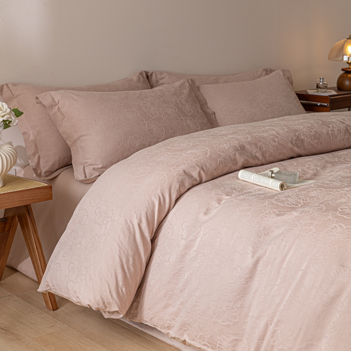 91家纺网 家纺一手货源 找家纺 （总）禾时 2026春夏新品全棉立体浮雕提花双拼色四件套-繁花