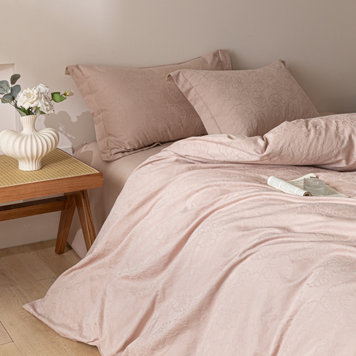 91家纺网 家纺一手货源 找家纺 禾时 2026春夏新品全棉立体浮雕提花双拼色四件套-繁花 白茶桃粉-月光色