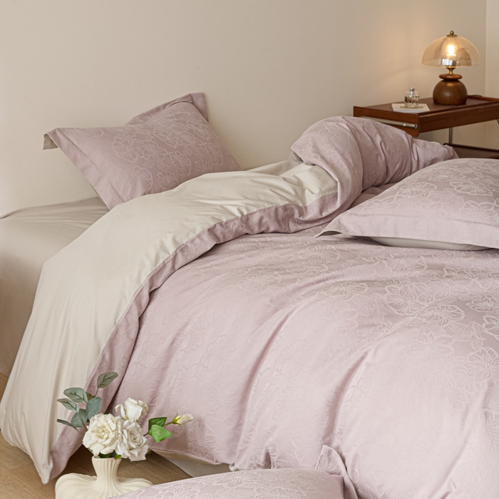 91家纺网 家纺一手货源 找家纺 禾时 2026春夏新品全棉立体浮雕提花双拼色四件套-繁花 罗兰紫-浅灰银