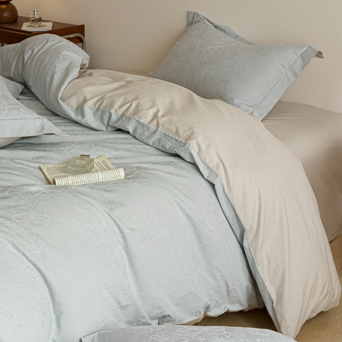 91家纺网 家纺一手货源 找家纺 禾时 2026春夏新品全棉立体浮雕提花双拼色四件套-繁花 北极兰-浅灰银