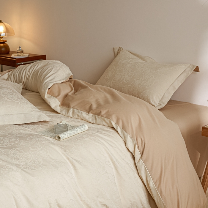 91家纺网 家纺一手货源 找家纺 禾时 2026春夏新品全棉立体浮雕提花双拼色四件套-繁花 乳白色-亚麻驼