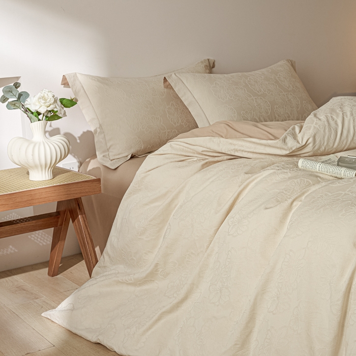 91家纺网 家纺一手货源 找家纺 禾时 2026春夏新品全棉立体浮雕提花双拼色四件套-繁花 乳白色-亚麻驼