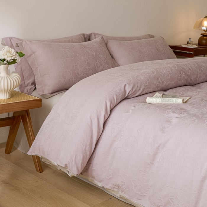 91家纺网 家纺一手货源 找家纺 禾时 2026春夏新品全棉立体浮雕提花双拼色四件套-繁花 罗兰紫-浅灰银