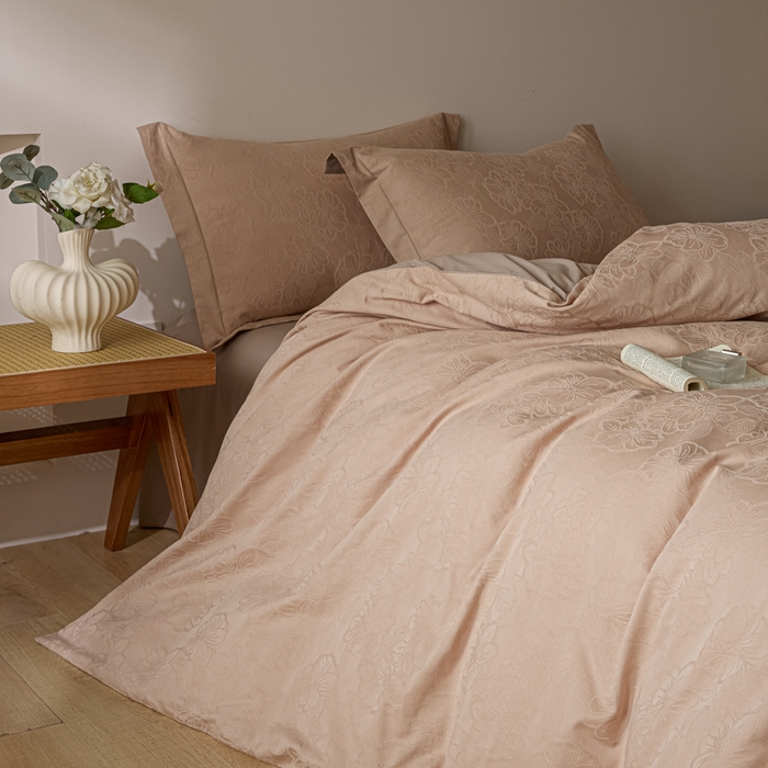 91家纺网 家纺一手货源 找家纺 禾时 2026春夏新品全棉立体浮雕提花双拼色四件套-繁花 裸粉-格调灰