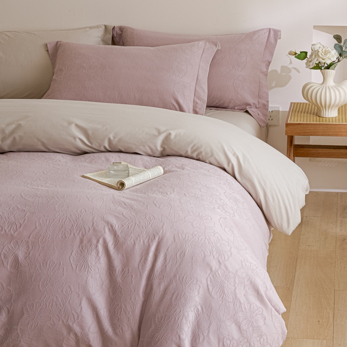 91家纺网 家纺一手货源 找家纺 禾时 2026春夏新品全棉立体浮雕提花双拼色四件套-繁花 罗兰紫-浅灰银