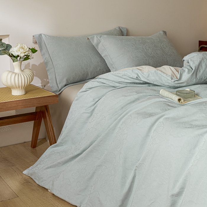 91家纺网 家纺一手货源 找家纺 禾时 2026春夏新品全棉立体浮雕提花双拼色四件套-繁花 北极兰-浅灰银