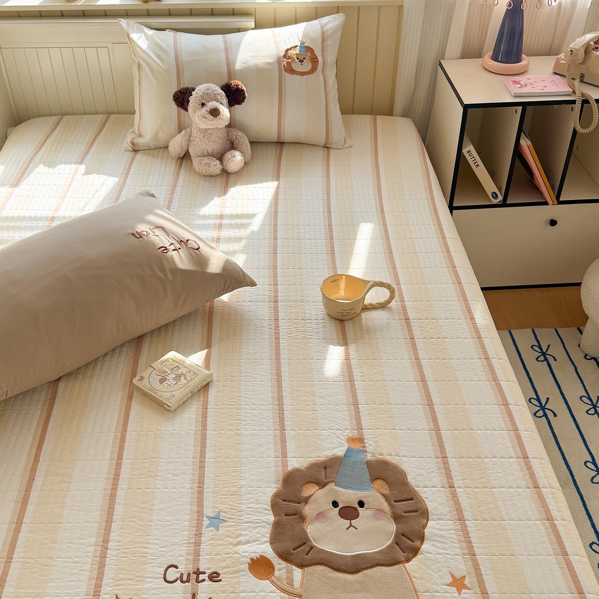 91家纺网 家纺一手货源 找家纺 吾欢心 2026新款水洗棉可爱卡通贴布绣花床盖单品床盖单件三件套 小狮子