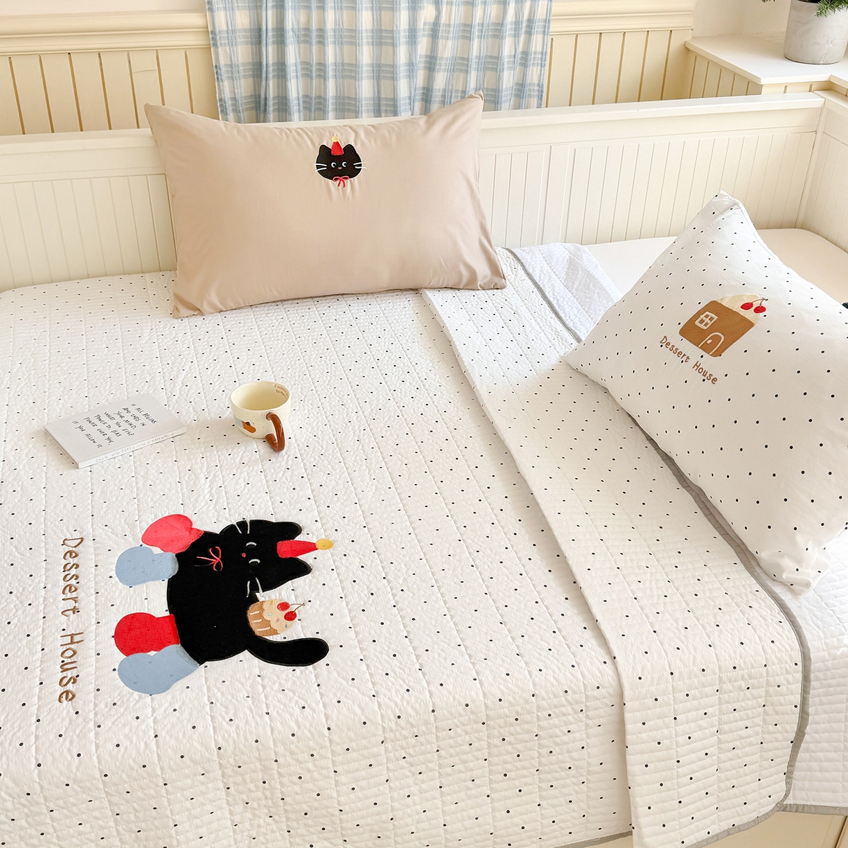 91家纺网 家纺一手货源 找家纺 吾欢心 2026新款水洗棉可爱卡通贴布绣花床盖单品床盖单件三件套 搞怪猫咪