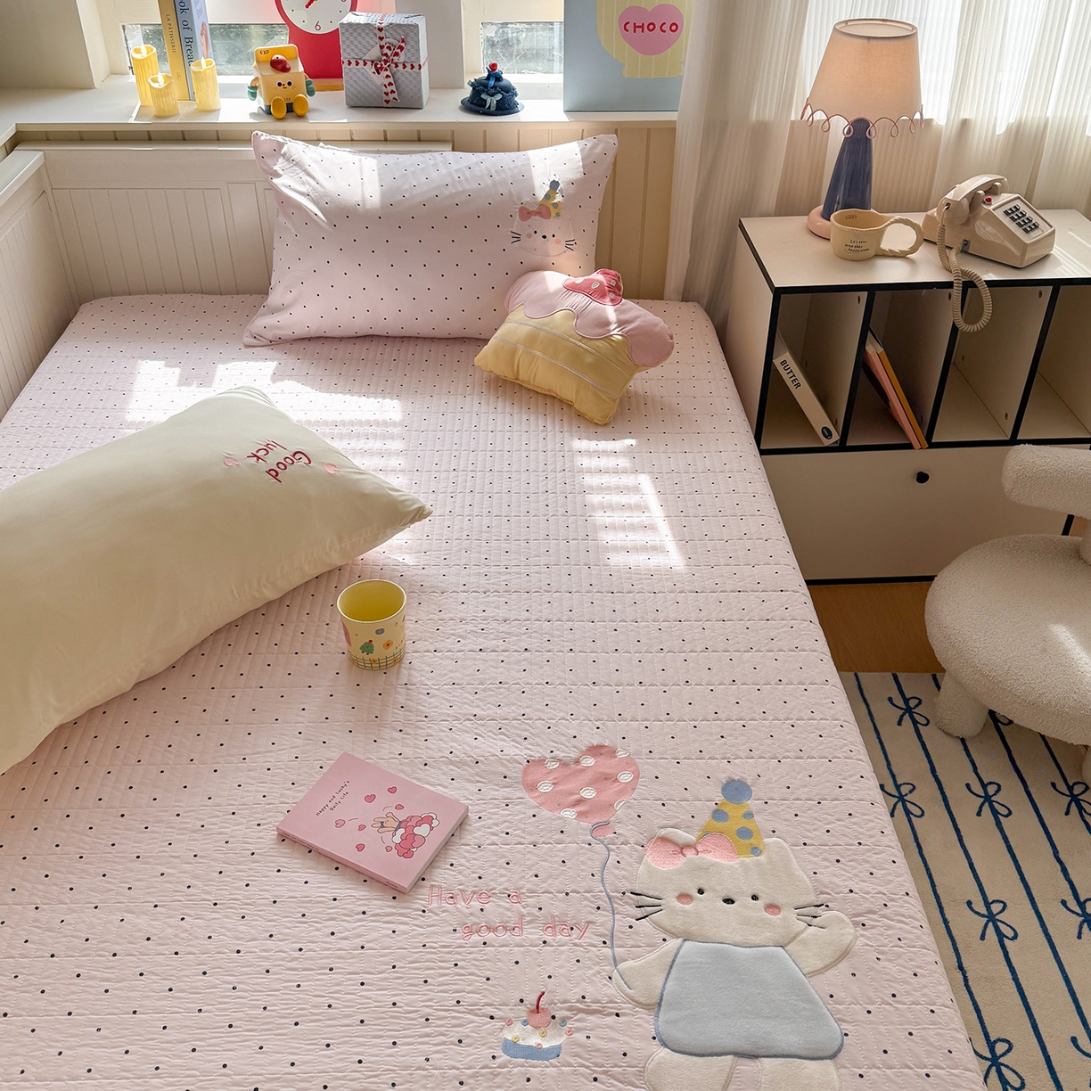 91家纺网 家纺一手货源 找家纺 吾欢心 2026新款水洗棉可爱卡通贴布绣花床盖单品床盖单件三件套 气球猫咪