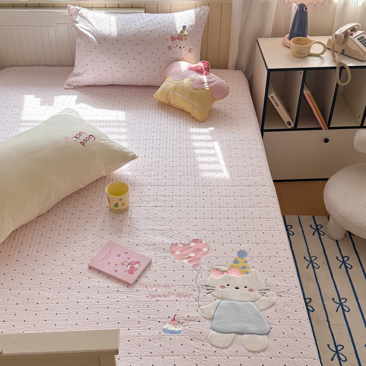 91家纺网 家纺一手货源 找家纺 吾欢心 2026新款水洗棉可爱卡通贴布绣花床盖单品床盖单件三件套 气球猫咪