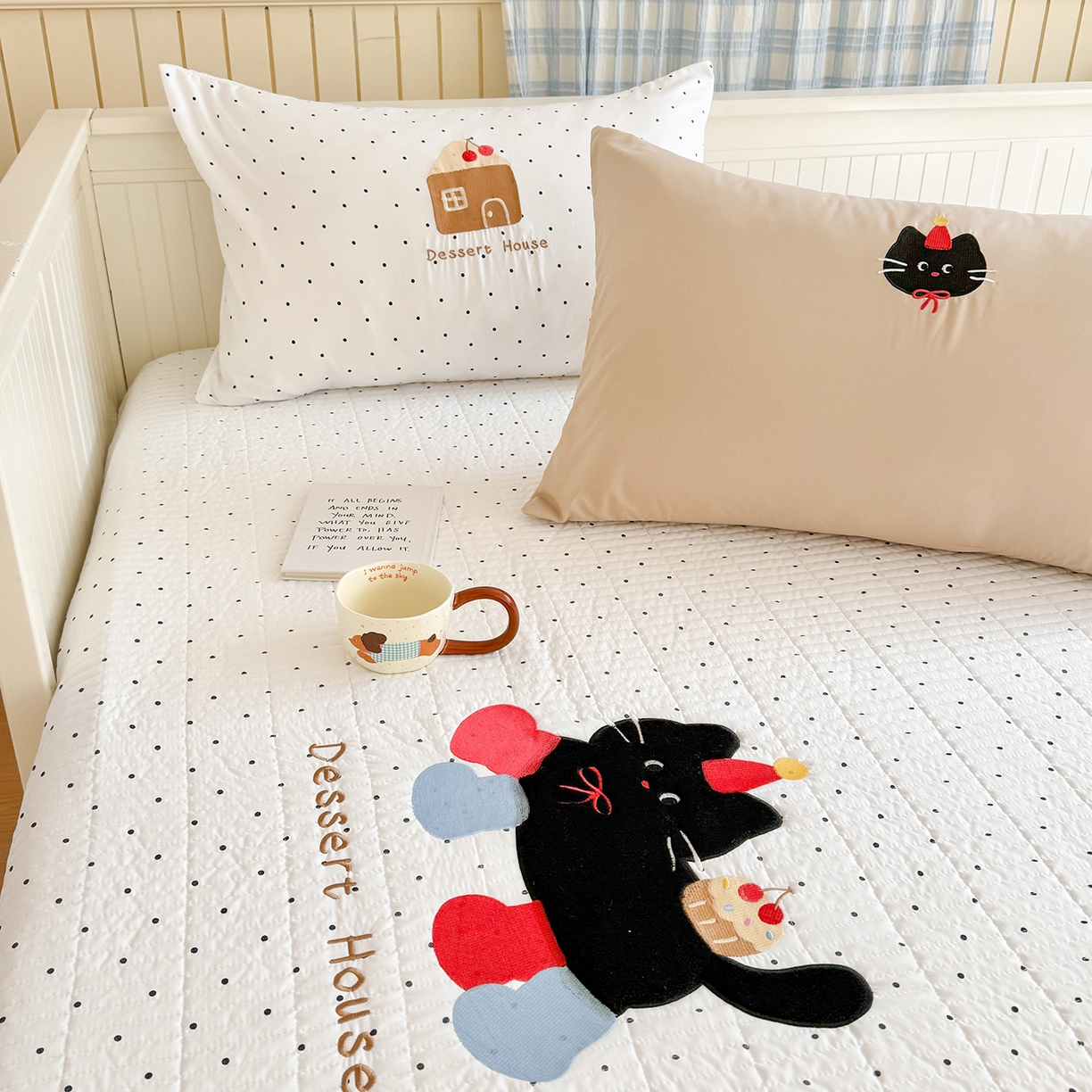 91家纺网 家纺一手货源 找家纺 吾欢心 2026新款水洗棉可爱卡通贴布绣花床盖单品床盖单件三件套 搞怪猫咪