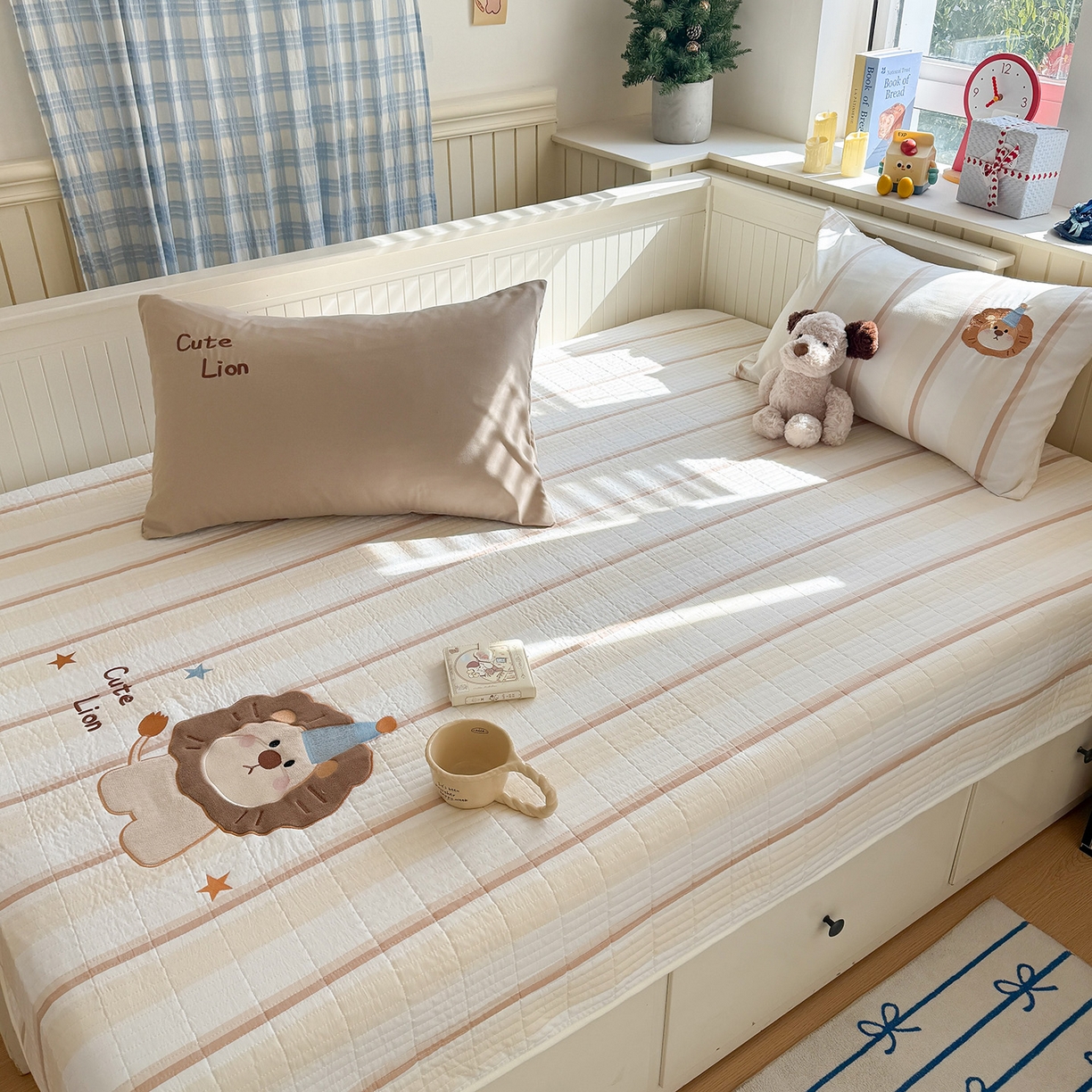 91家纺网 家纺一手货源 找家纺 吾欢心 2026新款水洗棉可爱卡通贴布绣花床盖单品床盖单件三件套 小狮子