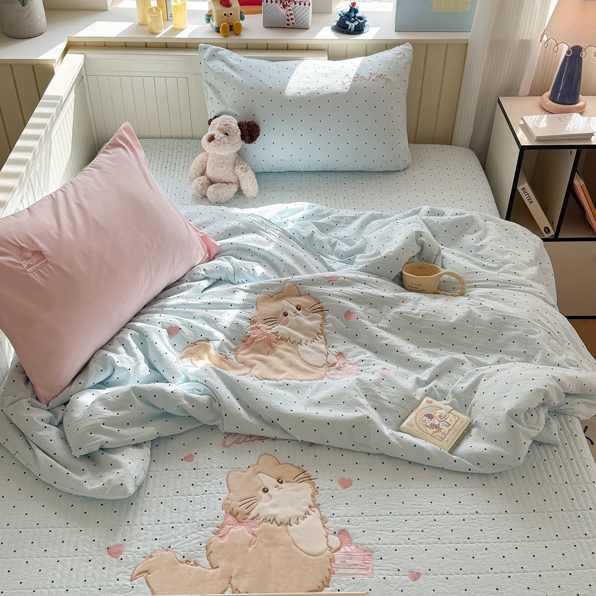 91家纺网 家纺一手货源 找家纺 吾欢心 2026新款水洗棉可爱卡通贴布绣花床盖单品床盖单件三件套 蛋糕猫酱