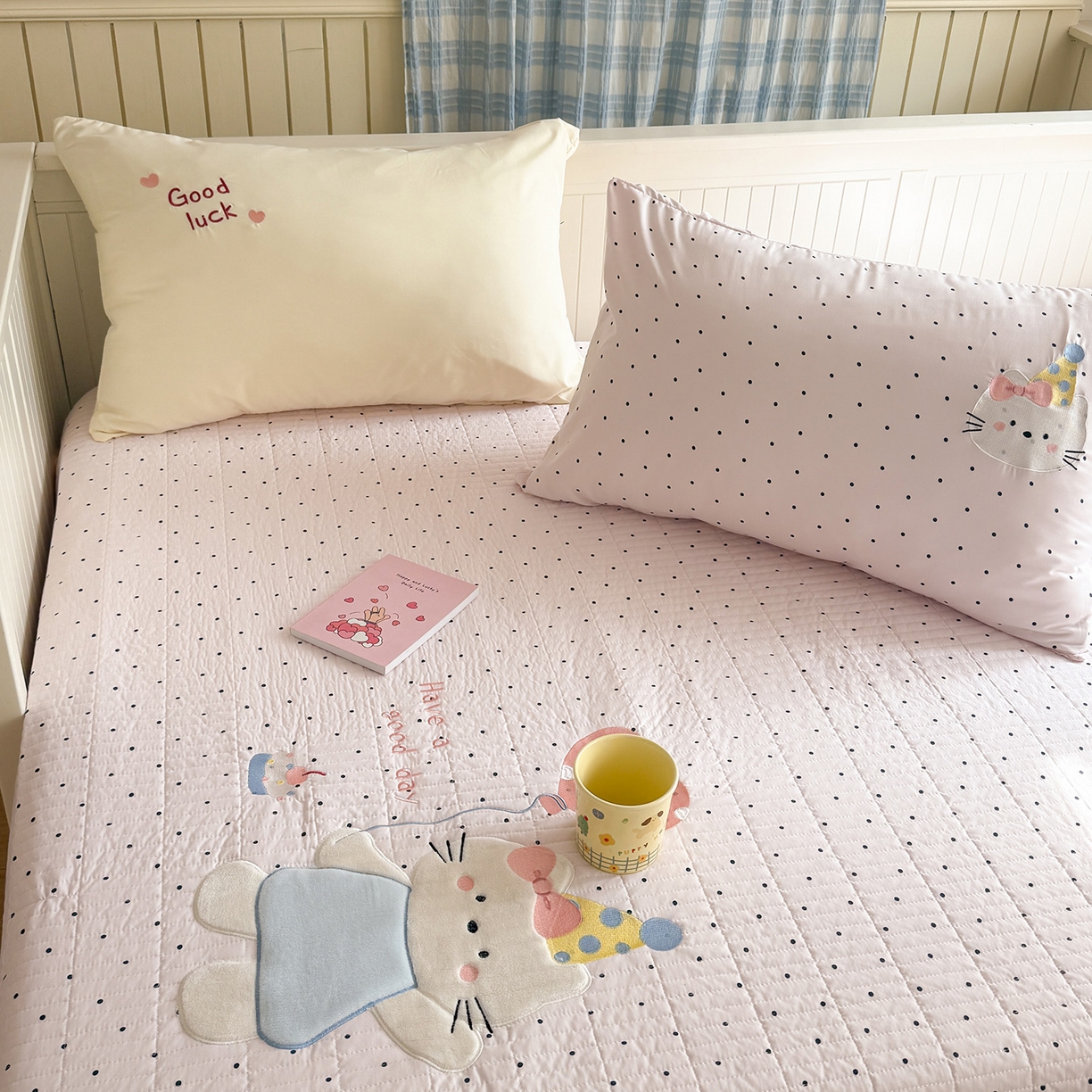 91家纺网 家纺一手货源 找家纺 吾欢心 2026新款水洗棉可爱卡通贴布绣花床盖单品床盖单件三件套 气球猫咪