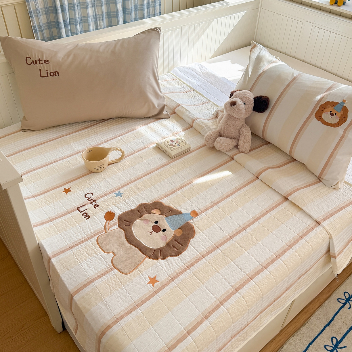 91家纺网 家纺一手货源 找家纺 吾欢心 2026新款水洗棉可爱卡通贴布绣花床盖单品床盖单件三件套 小狮子