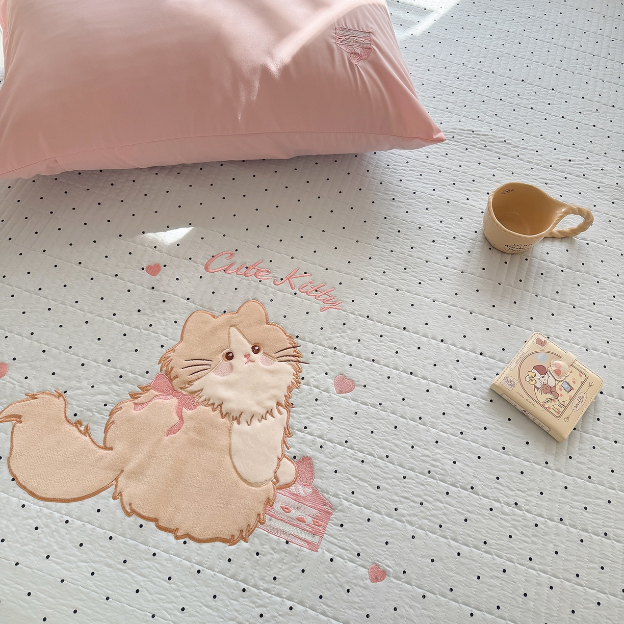 91家纺网 家纺一手货源 找家纺 吾欢心 2026新款水洗棉可爱卡通贴布绣花床盖单品床盖单件三件套 蛋糕猫酱