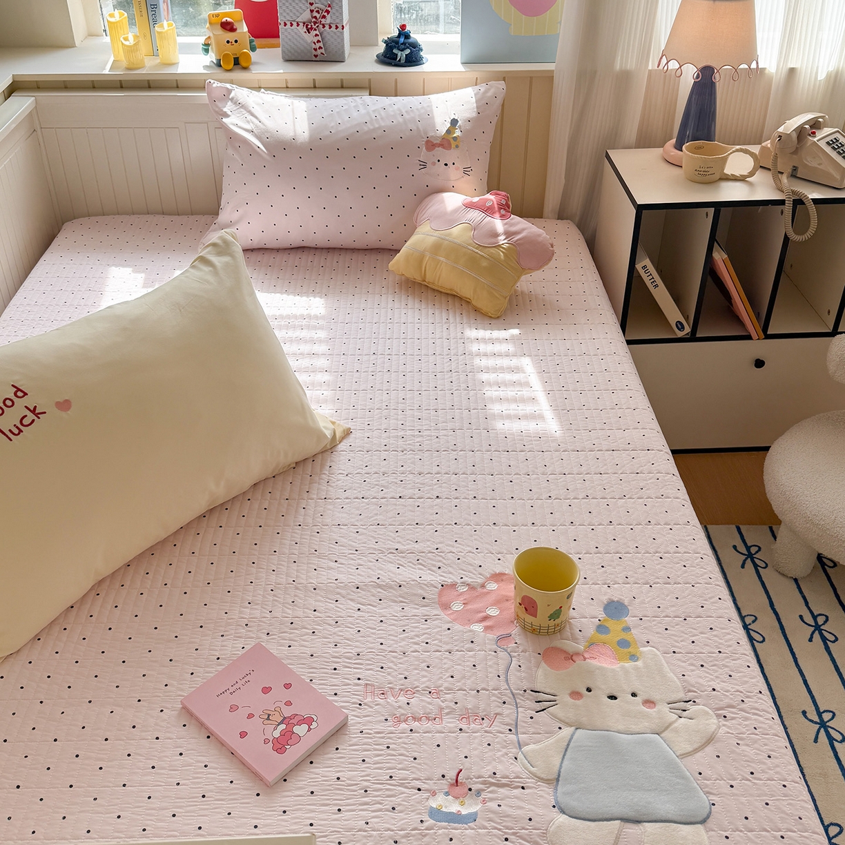 91家纺网 家纺一手货源 找家纺 吾欢心 2026新款水洗棉可爱卡通贴布绣花床盖单品床盖单件三件套 气球猫咪