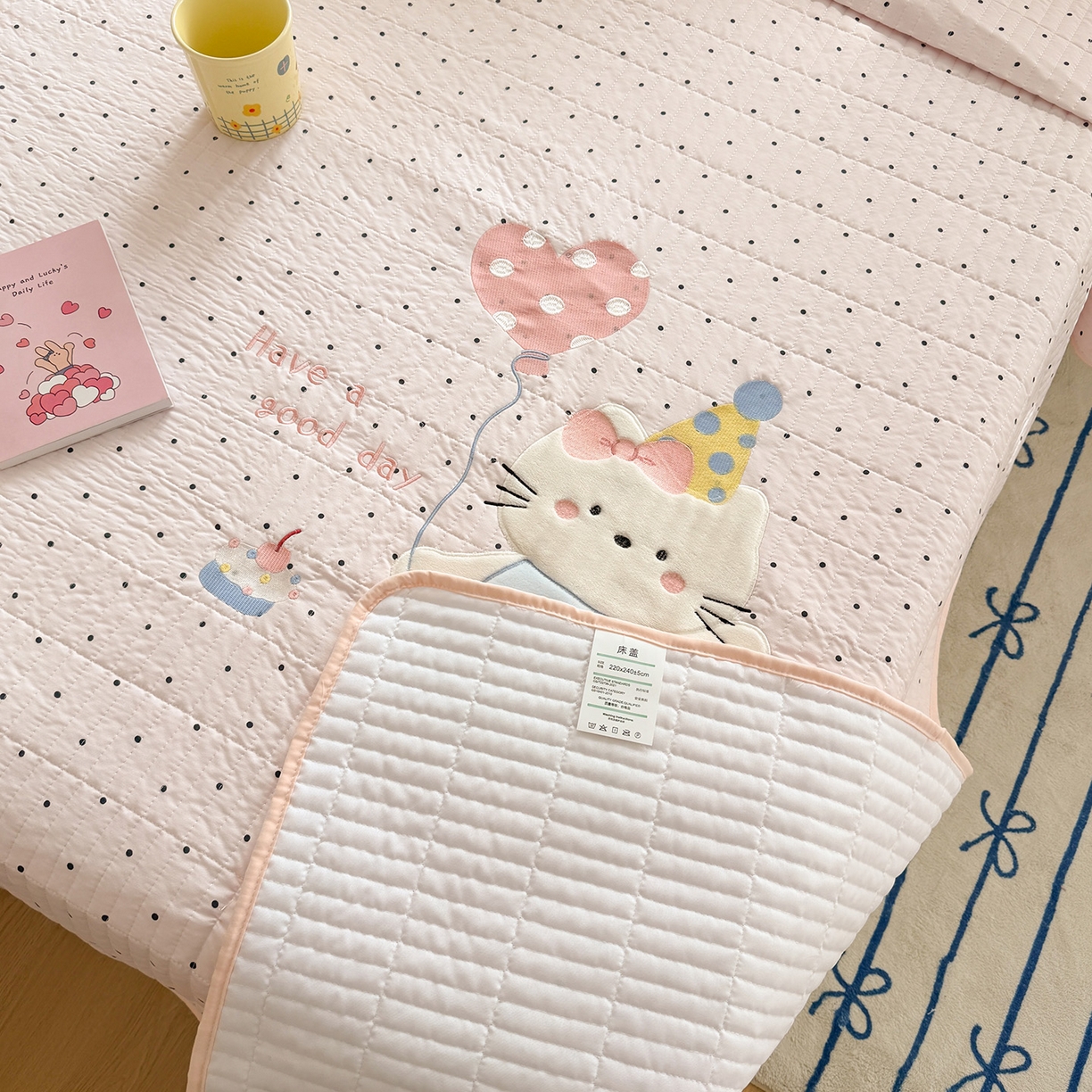 91家纺网 家纺一手货源 找家纺 吾欢心 2026新款水洗棉可爱卡通贴布绣花床盖单品床盖单件三件套 气球猫咪