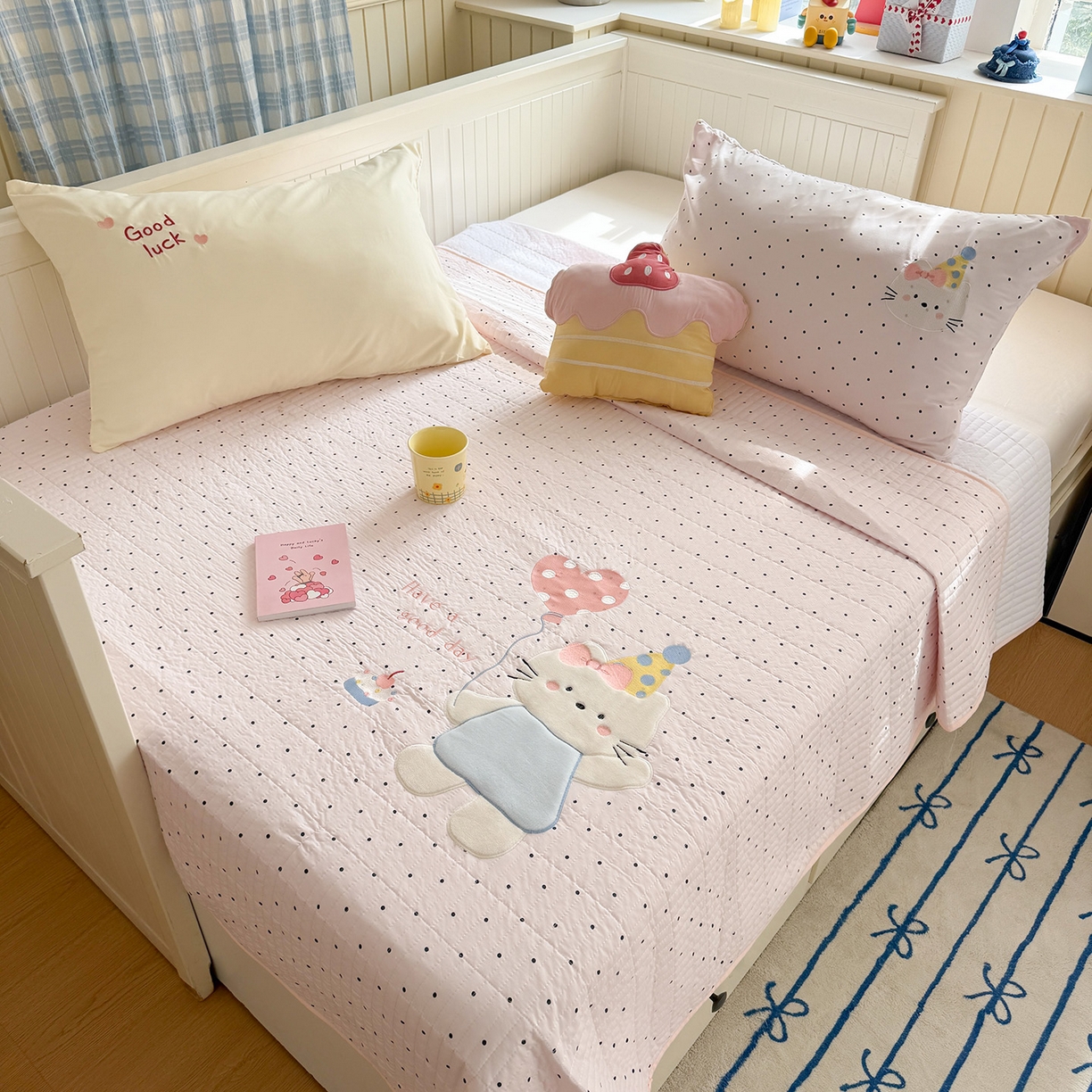 91家纺网 家纺一手货源 找家纺 吾欢心 2026新款水洗棉可爱卡通贴布绣花床盖单品床盖单件三件套 气球猫咪